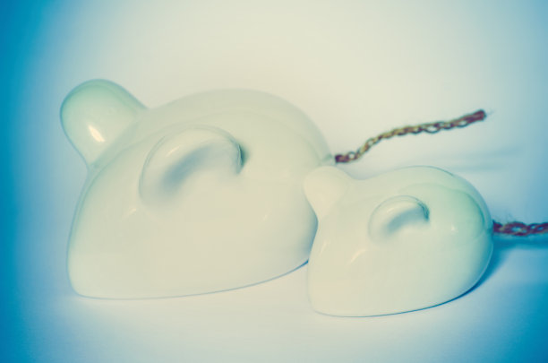 老鼠小雕像图片下载