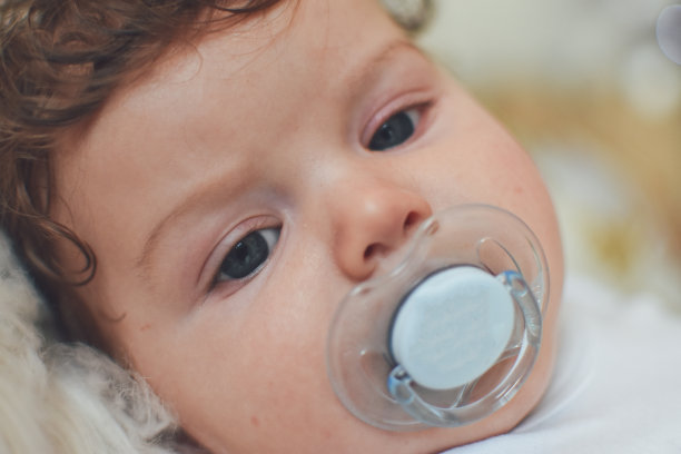 可爱的男孩图片下载