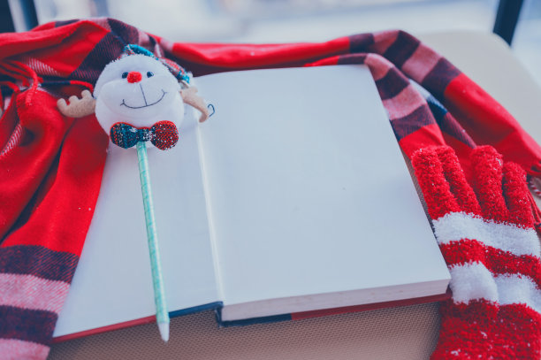 圣诞快乐新年好概念，冬季白色纸背景图片下载