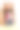 不幸的孩子坐在盒子里，寻求躲避虐待图片下载