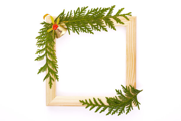 圣诞贺卡。圣诞问候布局模板与冷杉树枝和木制框架。圣诞节的背景。圣诞节。新年快乐。副本的空间。图片下载