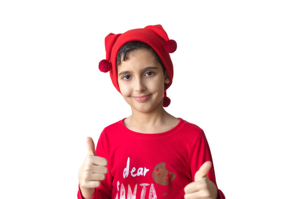 快乐的男孩在圣诞老人的帽子孤立在白色的背景。精灵的帽子。圣诞节的时间。新年的准备工作。图片下载