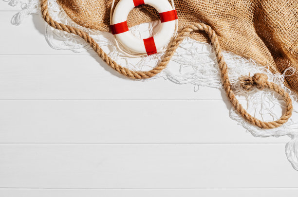 夏季配件组成在白色的背景。平躺，俯视图图片下载