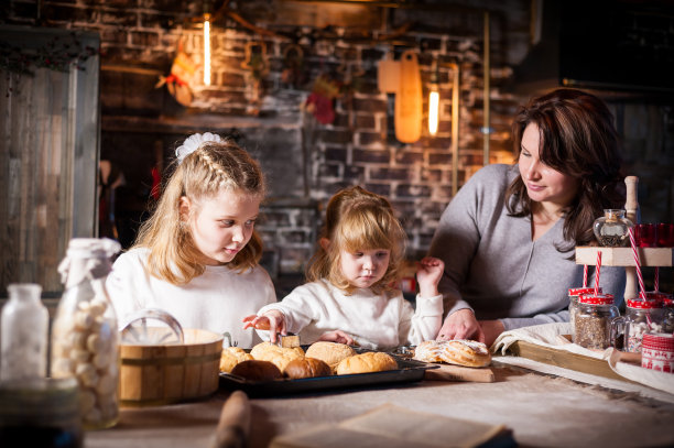 孩子们在新年假期玩图片下载