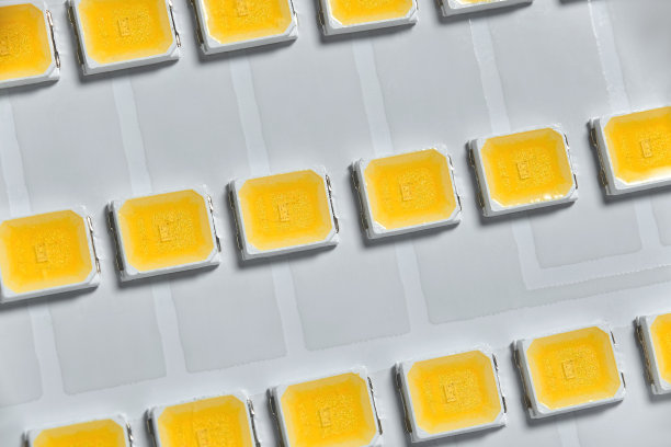 PCB板上的SMD led。微距摄影的LED灯泡元件图片下载