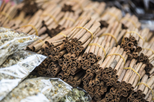 满板凳的肉桂棒图片下载