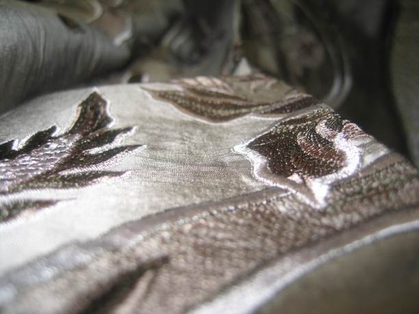 一块昂贵的布料图片下载