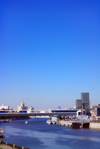 白天的河景图片下载