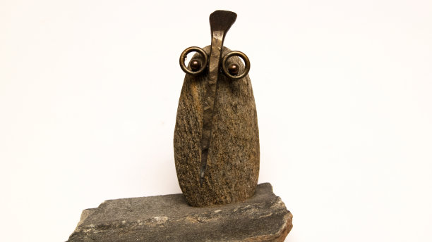 一只猫头鹰的抽象插图图片下载