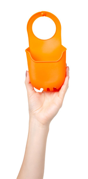 厨房海绵衣架，橙色硅胶器皿。孤立在白色的。图片下载