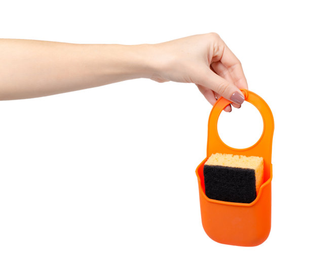 厨房海绵衣架，橙色硅胶器皿。孤立在白色的。图片下载