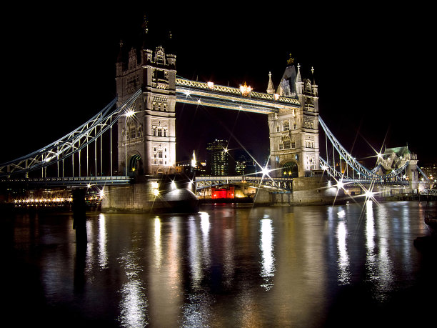 塔反射图片下载