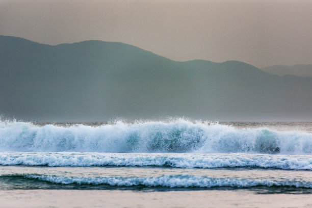 日出在芽庄海滩，越南-股票照片图片下载