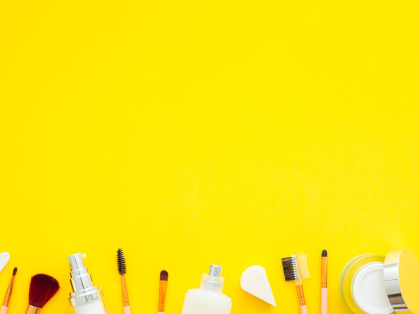 化妆工具、化妆品、香水、面霜瓶、隔离上黄图片下载