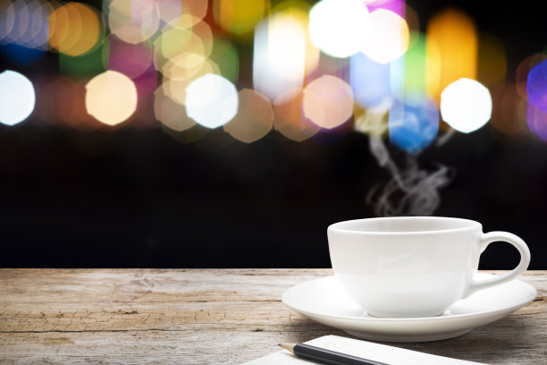 空木桌平台和夜景图片下载