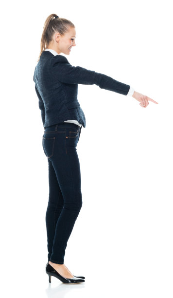 侧视图/侧面视图/向下看/全身/正面视图/看相机/一个20-29岁的成年人漂亮的棕色头发/马尾辫高加索女性/年轻女性商人/女商人站在谁是指图片下载