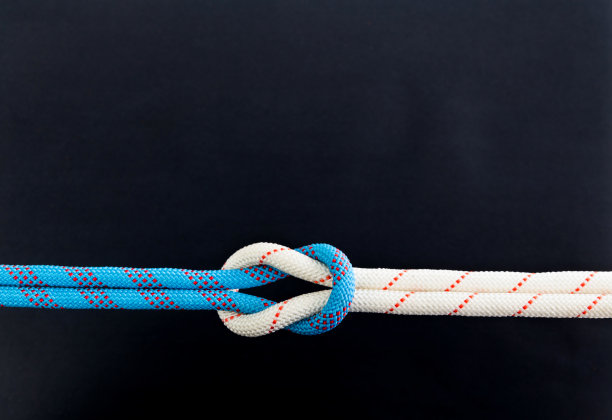 暗礁结在黑色背景上图片下载