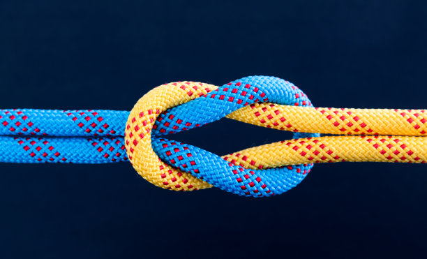 暗礁结在黑色背景上图片下载