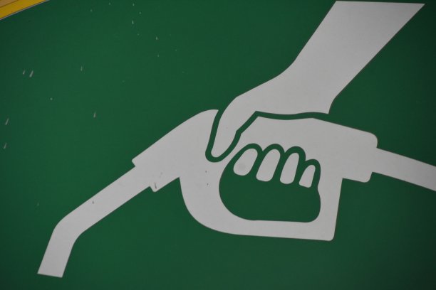 在加油站加油图片下载