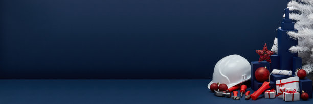 建筑工具，安全帽和圣诞装饰品。圣诞节和新年建设特别宽的横幅背景图片下载
