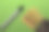 Deep Dive在便利贴上写字。隔离在绿色表背景上图片下载
