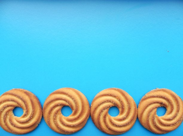 甜糕点蛋糕上的蓝色背景与文字空间图片下载