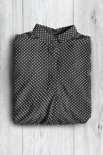 木质背景的衬衫图片下载