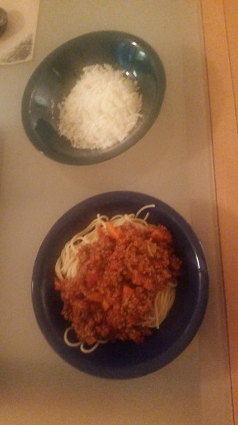 餐馆供应的意大利面配米饭图片下载