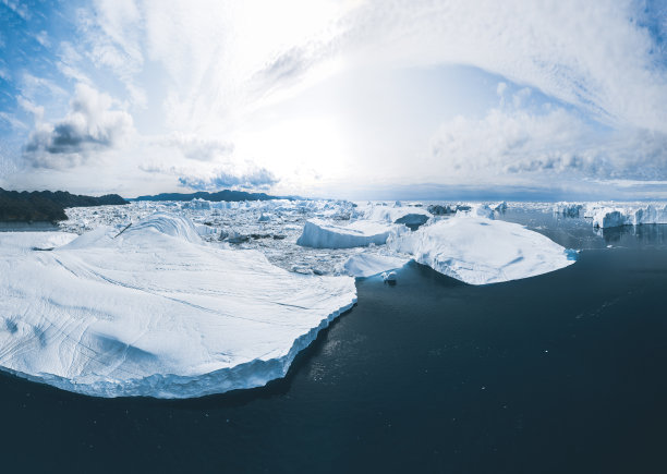 格陵兰岛伊卢利萨特北极自然景观中的冰山和冰川。伊卢利萨特冰湾冰山的无人机照片。受气候变化和全球变暖影响。图片下载