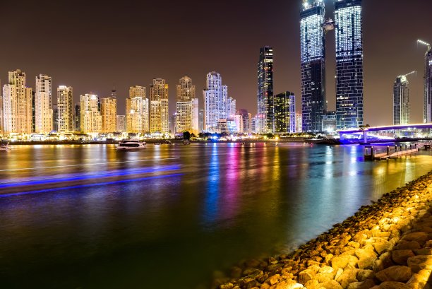 迪拜夜景，迪拜，阿拉伯联合酋长国图片下载