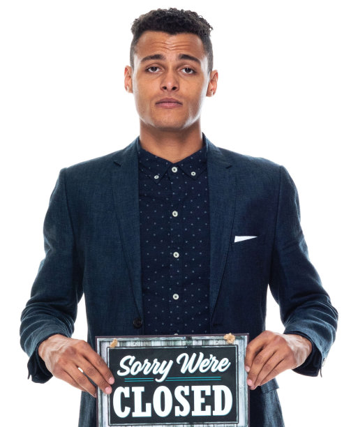 正面图片/一人/一人/腰部以上/ 20-29岁的成年人英俊的人黑头发/短发非洲裔/非裔人种男性/年轻人商人/商人穿着西装站着图片下载