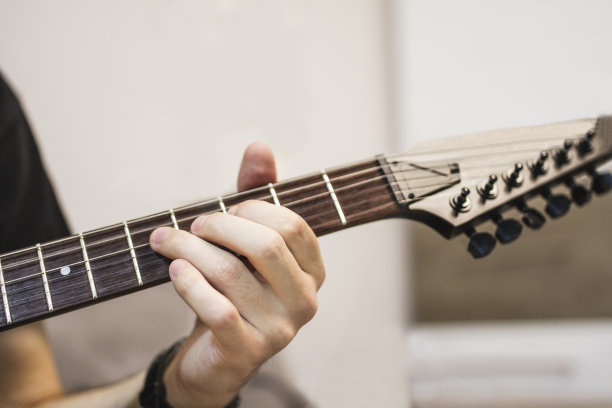 吉他手的手特写图片下载