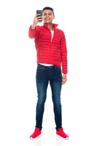 全身/正面/看相机/一人/一人20-29岁的成年人英俊的人黑发/短发非洲民族/非洲裔民族男性/年轻男子摄影站立/冷静的态度图片下载