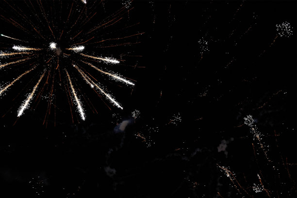 夜空敬礼。天空中一个敬礼的照片。抽象纹理致敬。明亮的灯光，天空中抽象的人物。五颜六色的闪光。图片纹理和处理图片下载