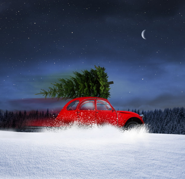 红色的车，顶上有棵圣诞树图片下载