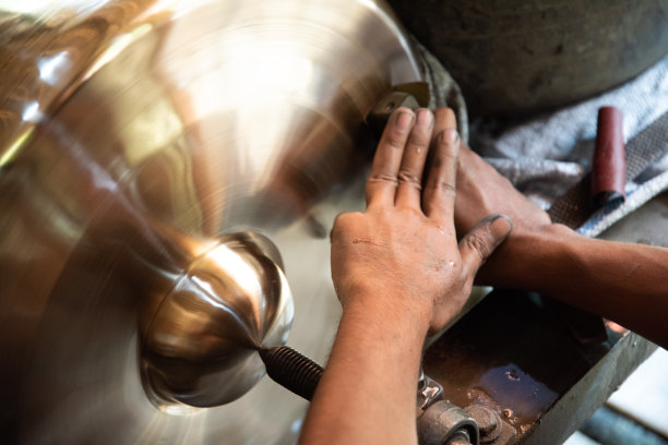 铜锣擦亮图片下载