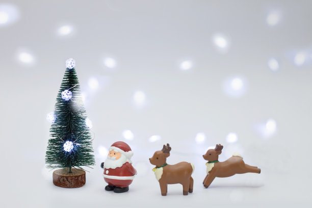 冬季森林的圣诞派对。圣诞老人和有趣的森林动物鹿和熊。用于海报、横幅、促销和其他冬季活动。图片下载