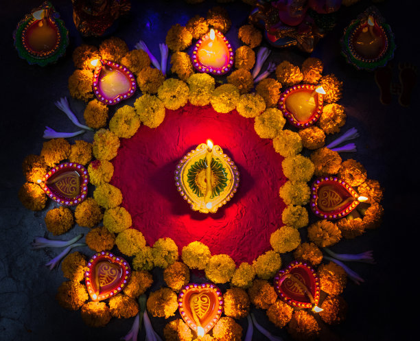 兰戈利和油灯图片下载