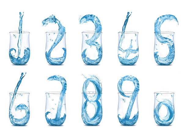 数字创建在水飞溅孔玻璃3D插图图片下载