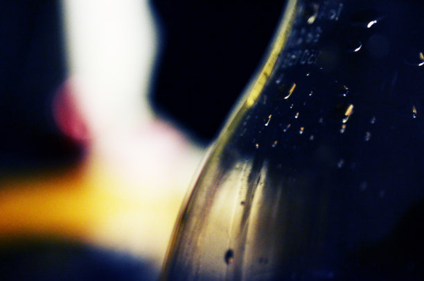 瓶子和光线的抽象图片下载