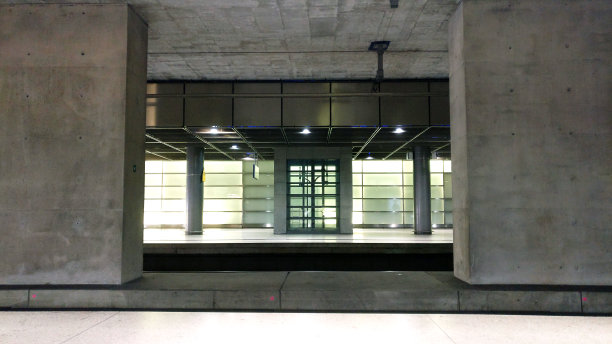 现代地铁车站图片下载