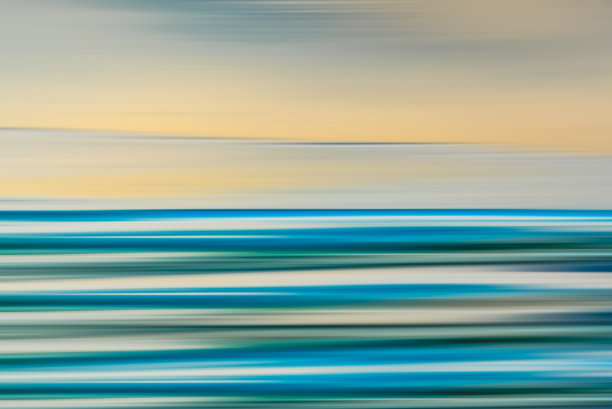 海滩上的晴天。抽象背景，动态模糊，线条艺术。蓝色、绿松石色和黄色图片下载