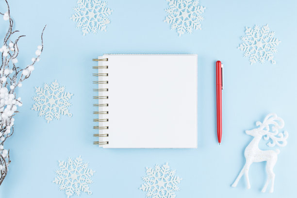 蓝色背景的白色笔记本图片下载