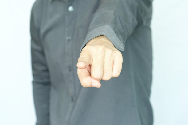 男人的手，他指着，指着象征，力量和命令。图片下载