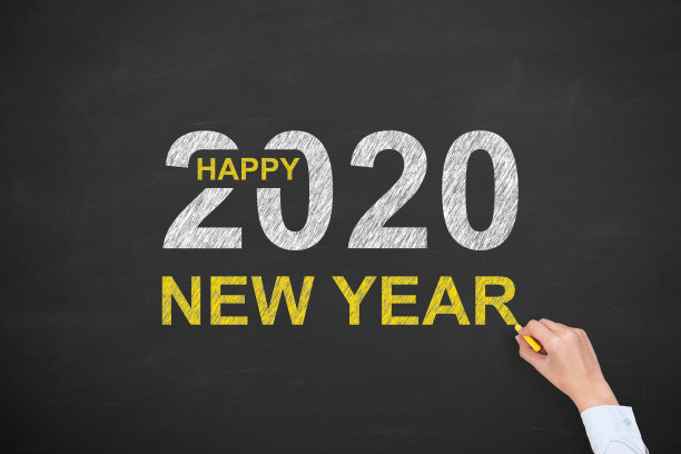 在黑板背景下的2020年新年快乐图片下载
