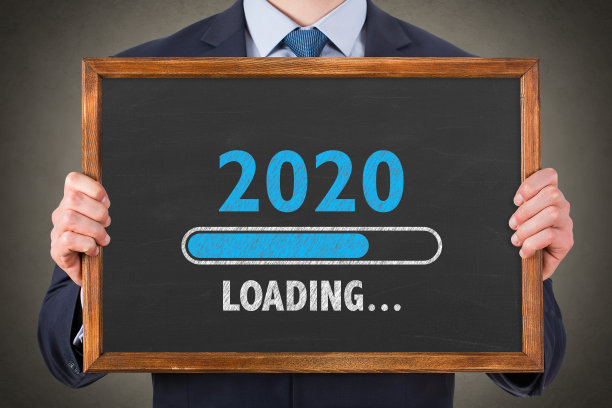 在黑板背景上加载2020年图片下载