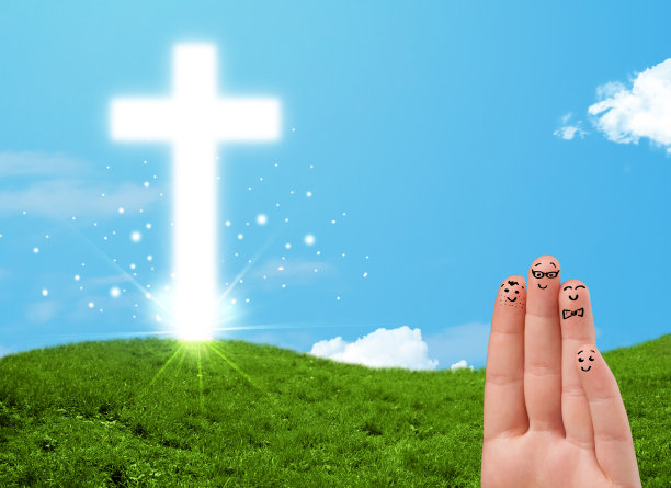 幸福的手指微笑与基督教十字架图片下载