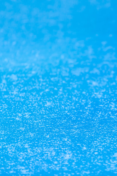 下雨天清空游泳池。图片下载