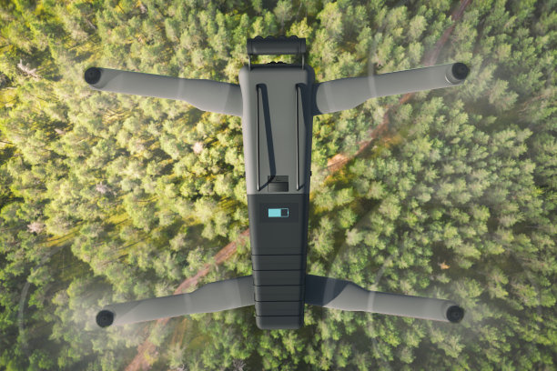 无人机飞越森林航拍混合媒介图片下载