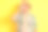 年轻男子度假穿夏季衬衫和帽子在孤立的黄色背景做ok手势与手微笑，眼睛透过手指与幸福的脸。图片下载